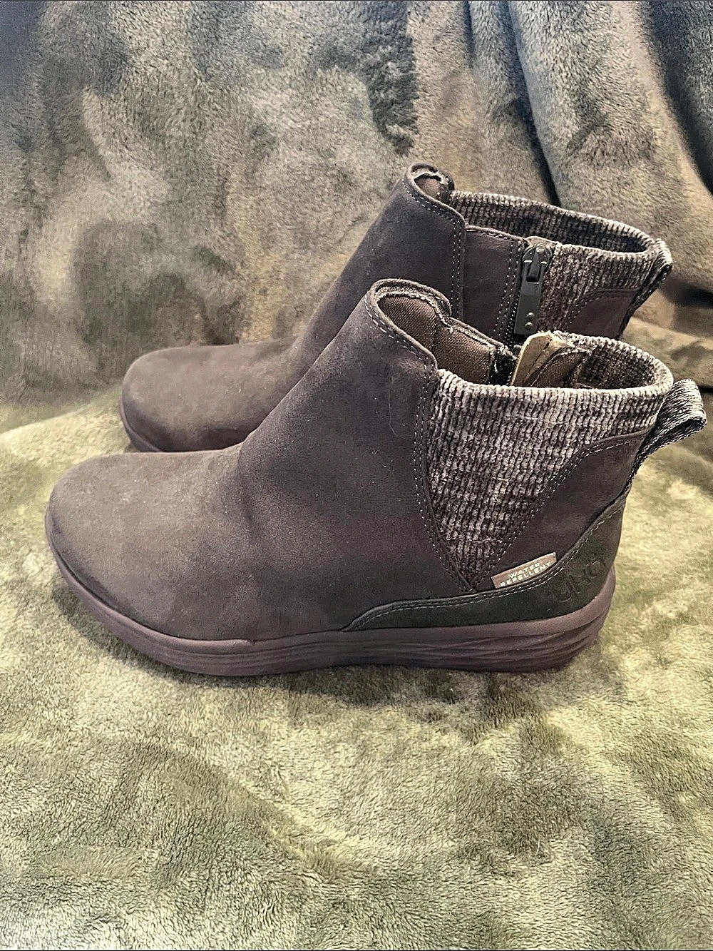 Brand new Ryka Noelle XT Olive Green Ankle Boots US 6 Wide